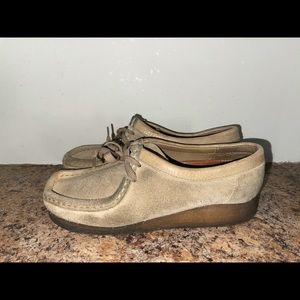Women’s Clark’s wallabee size 8
